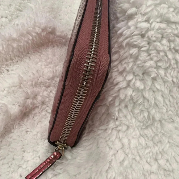 Gucci pink Micro Guccissima used wallet in great condition. Pink Metallic Patent - Picture 7 of 13